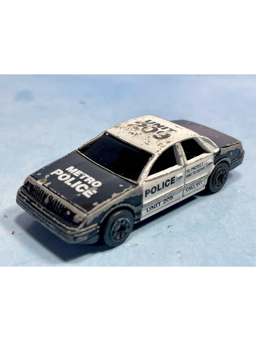 DIECAST METRO POLICE CAR Unit 209 Unbranded DIE-CAST Black & White